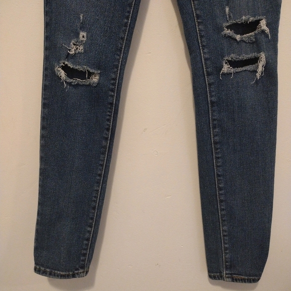 Levi's - 27x28 711 Skinny Distressed Jeans - Picture 7 of 15